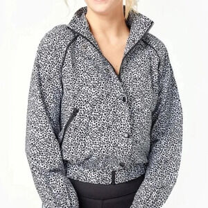 All Fenix Anthropologie Small Jacket White Leopard Print Zip & Snap Closure